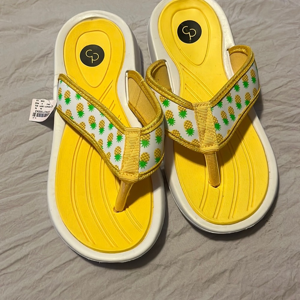 Pineapple, flip-flops size 7